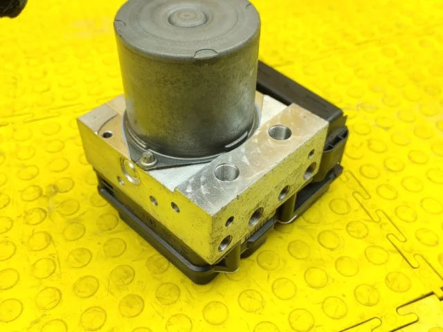 Блок ABS для BMW 5er Е60 2003-2010 на фотографиях