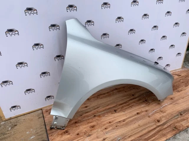 Крыло правое для Volkswagen Touareg I (7L) 2002-2010 на фотографиях