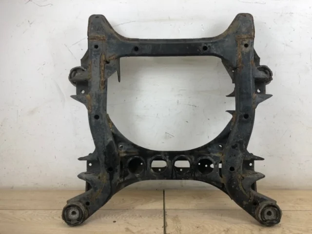 Подрамник двигателя для Volkswagen Touareg I (7L) 2002-2010 на фотографиях