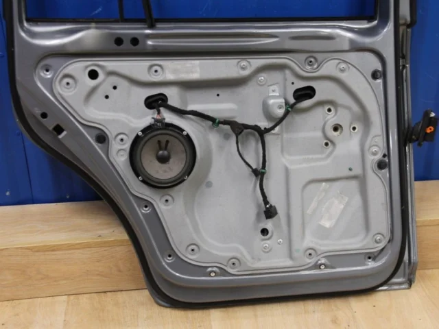 Дверь задняя левая для Volkswagen Touran 1T 2003-2015 на фотографиях