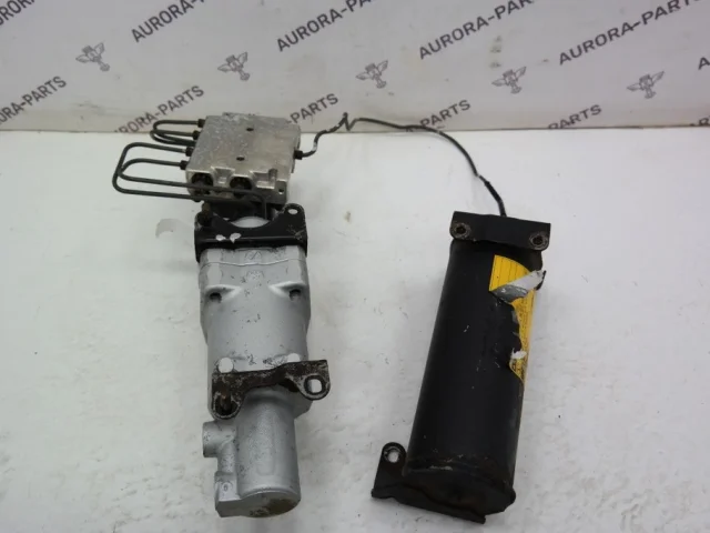 Блок клапанов пневмоподвески для Lexus LX J200 2007-2015 на фотографиях