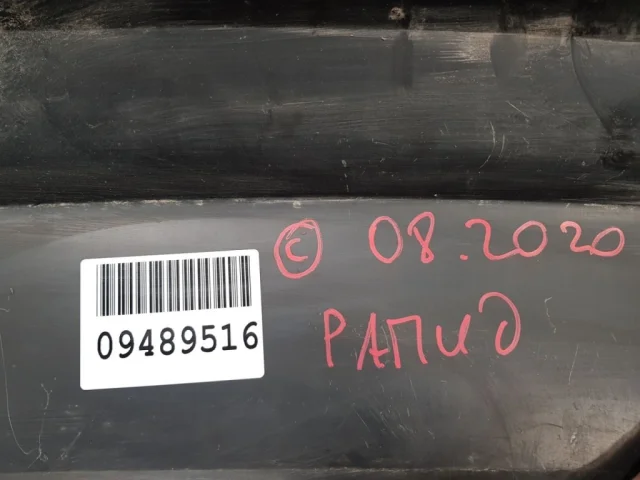 Накладка переднего бампера для Skoda Rapid I rest NH3 2017-2020 на фотографиях