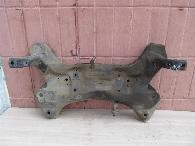 Подрамник двигателя для Hyundai Solaris 1 RB (2011-2013) на фотографиях