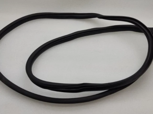 Уплотнитель передней правой двери для Hyundai Solaris 2 (2017-2022) на фотографиях