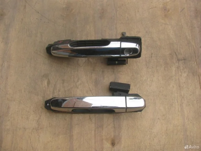 Ручка двери передняя правая внешняя для Toyota Corolla E120/E130 Хэтчбек 2001-2007 на фотографиях