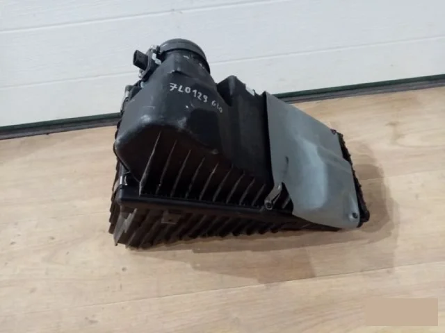 Корпус воздушного фильтра для Audi Q7 4L 2005-2015 на фотографиях