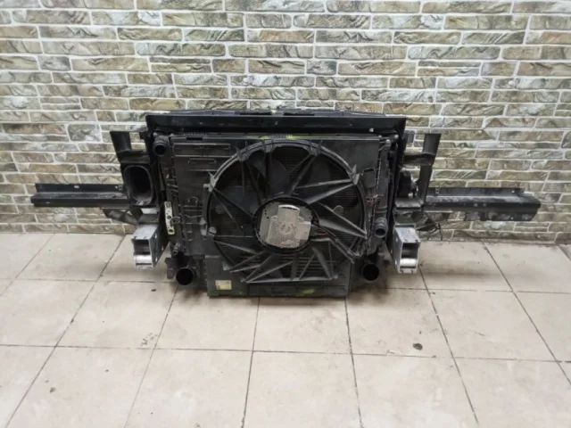 Панель радиатора (телевизор) для BMW X3 F25 2010-2017 на фотографиях