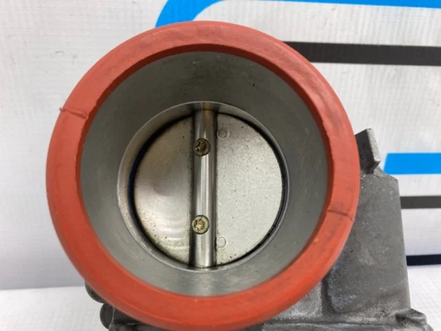 Дроссельная заслонка для Mercedes-Benz C class W203 2000-2007 на фотографиях