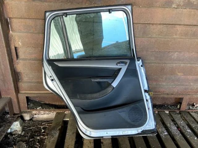 Дверь задняя левая для Volkswagen Touran 1T 2003-2015 на фотографиях