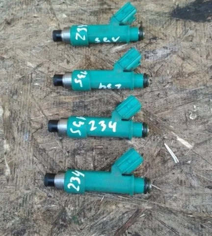 Форсунка топливная для Suzuki Grand Vitara 2005-2014 на фотографиях