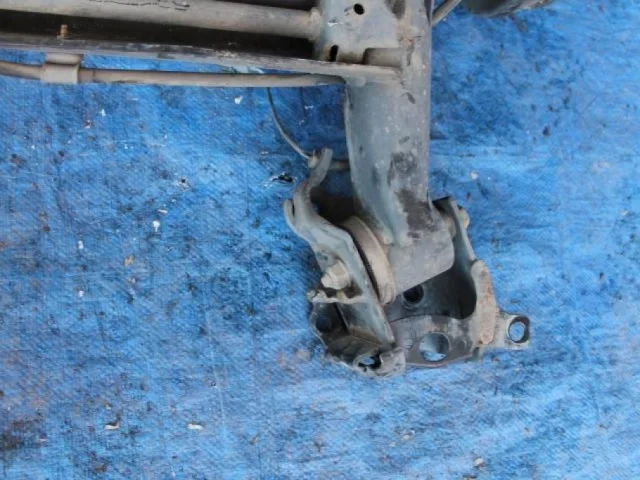 Задний подрамник для Nissan Juke YF15 2010-2014 на фотографиях