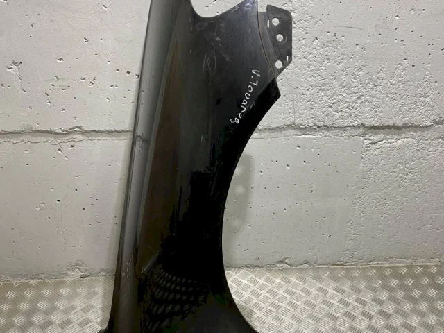 Крыло правое для Volkswagen Touareg I (7L) 2002-2010 на фотографиях