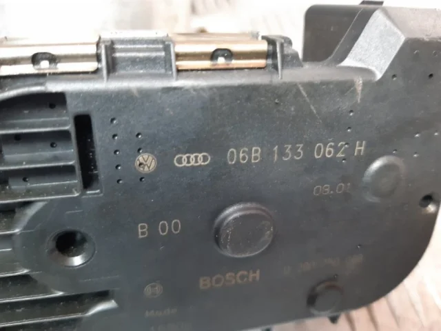 Дроссельная заслонка для Audi A4 B6 2000-2004 на фотографиях