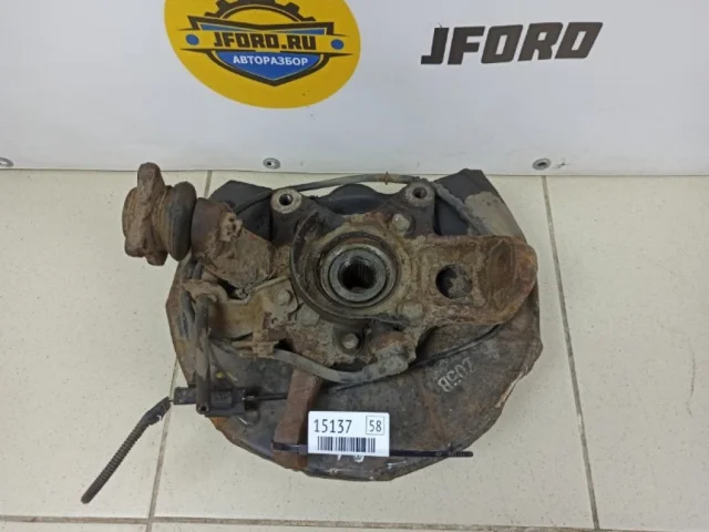 Кулак поворотный правый для Mitsubishi Pajero V90 5dr 2006-2011 на фотографиях