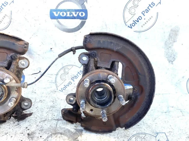 Кулак поворотный правый для Land Rover Range Rover Evoque L538 2011-2015 на фотографиях