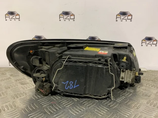 Фара правая для Volvo C30 MK 2006-2013 на фотографиях