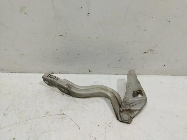 Петля капота левая для Hyundai Solaris 1 рестайлинг 2014-2017 на фотографиях