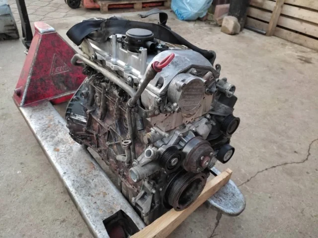 Двигатель для Mercedes-Benz Vito W639 Vito Микроавтобус 2003-2013 на фотографиях