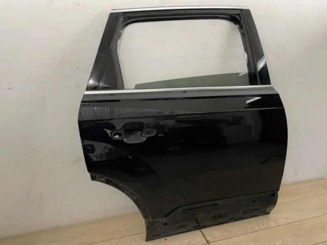 Дверь задняя правая для Audi Q7 4M 2015+ на фотографиях