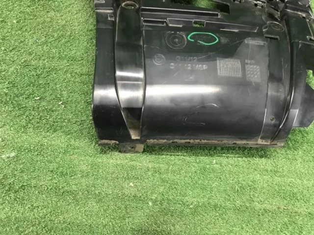 Кронштейн заднего бампера левый для BMW 7er G11/G12 2015-2021 на фотографиях