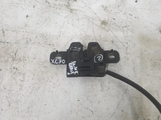 Замок капота правый для Volvo XC70 BZ 2007-2016 на фотографиях
