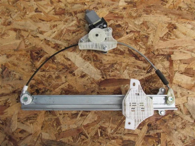 Стеклоподъемник задний правый для Hyundai Solaris 2 (2017-2022) на фотографиях