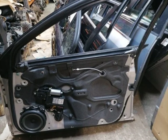 Дверь передняя правая для Audi A4 B6 2000-2004 на фотографиях