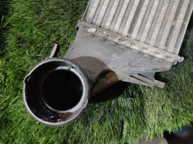 Интеркулер для BMW X5 Е53 1999-2006 на фотографиях