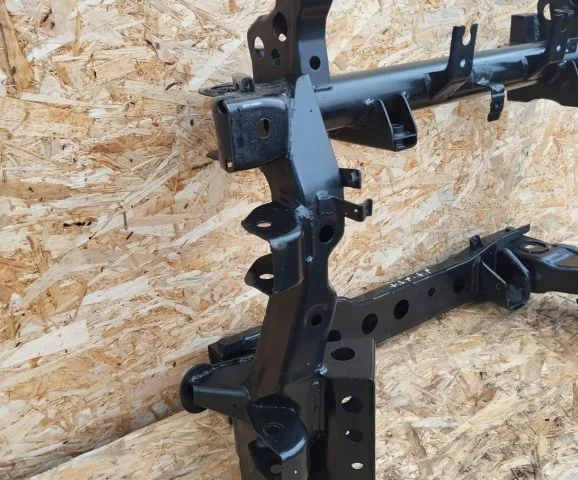 Подрамник двигателя для Mitsubishi Pajero V90 5dr 2006-2011 на фотографиях