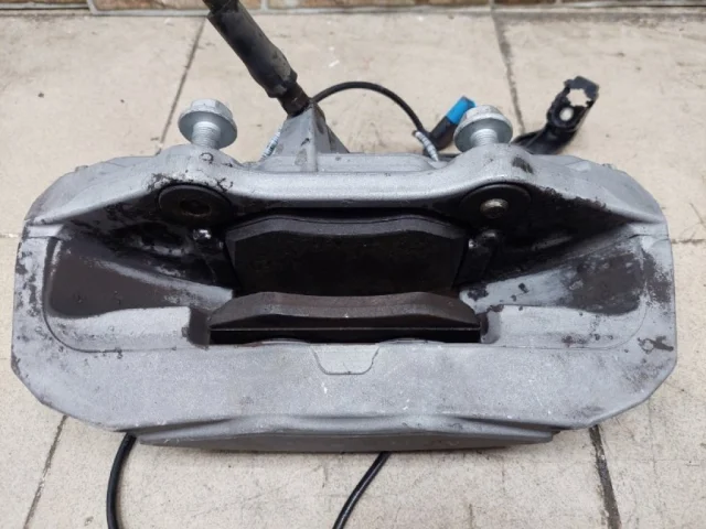 Суппорт передний левый для Mercedes-Benz E class W213 2016-2023 на фотографиях