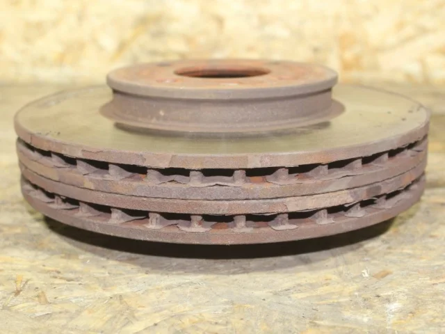 Диски тормозные передние (комплект) для Hyundai Solaris 2 (2017-2022) на фотографиях