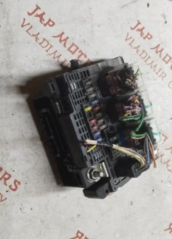 Блок предохранителей салона для Citroen C4 Хэтчбек 2004-2011 на фотографиях