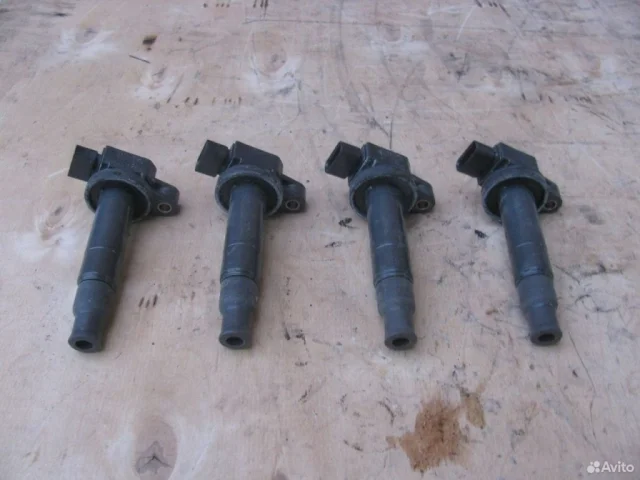 Катушка зажигания для Toyota Corolla E120 Седан (JDM) 2000-2006 на фотографиях