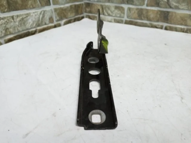 Петля капота левая для Audi Q3 8U 2011-2019 на фотографиях