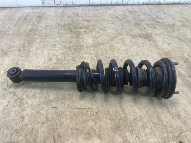 Амортизатор передний левый для Mitsubishi Pajero V70 5dr 1999-2006 на фотографиях