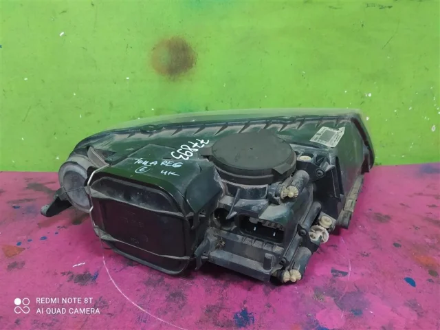 Фара ксенон левая для Volkswagen Touareg I (7L) 2002-2010 на фотографиях