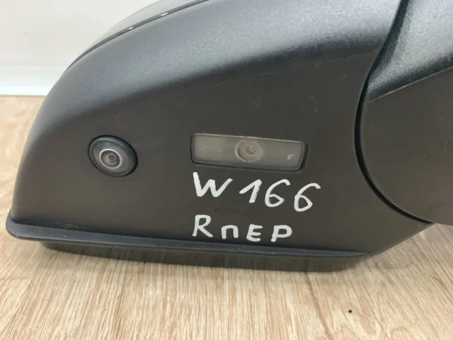 Стекла и зеркала для Mercedes-Benz GL class X166 2012-2016 на фотографиях