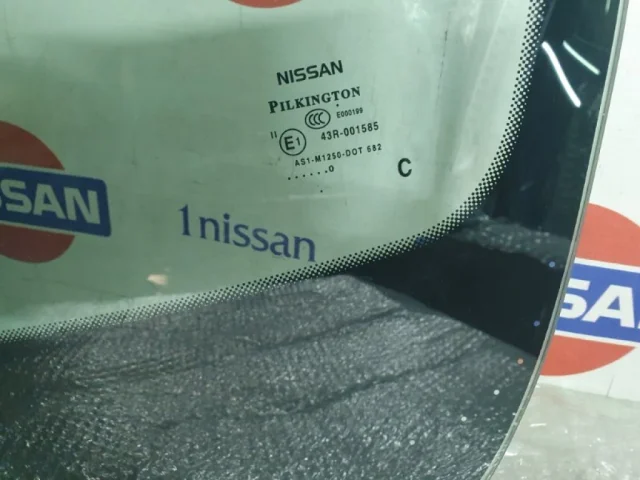 Лобовое (ветровое) стекло для Nissan Qashqai J10 2006-2013 на фотографиях