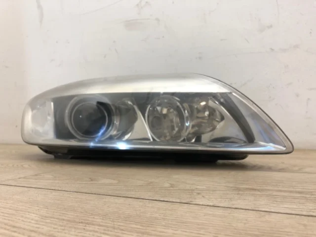 Фара правая для Audi Q7 4L 2005-2015 на фотографиях