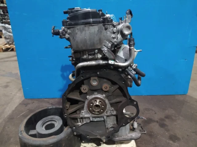 Двигатель для Nissan Navara D40 2004-2010 на фотографиях