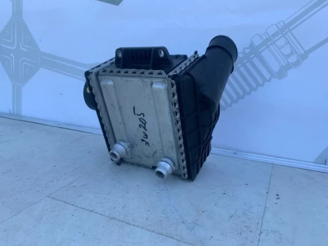 Интеркулер для Mercedes-Benz C class W205 2014-2020 на фотографиях