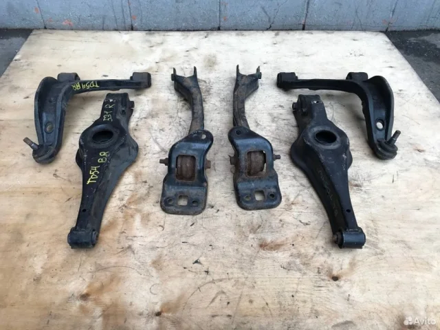 Рычаг задний правый верхний для Suzuki Grand Vitara 3dr 2005-2016 на фотографиях