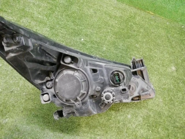 Фара ксенон левая для Hyundai Solaris 1 рестайлинг 2014-2017 Хэтчбек на фотографиях