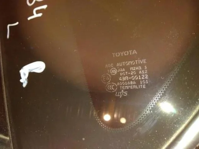 Форточка задняя левая для Toyota RAV4 XA30 2005-2012 на фотографиях