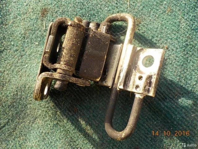 Петля двери задняя левая нижняя для Audi Q7 4L 2005-2015 на фотографиях