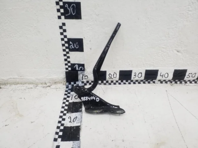 Петля капота левая для Skoda Rapid II 2020+ на фотографиях