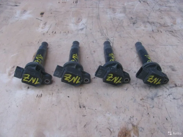 Катушка зажигания для Toyota Corolla E120 Седан (JDM) 2000-2006 на фотографиях