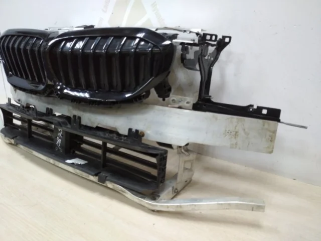 Панель радиатора (телевизор) для BMW 3er G20 2018+ на фотографиях