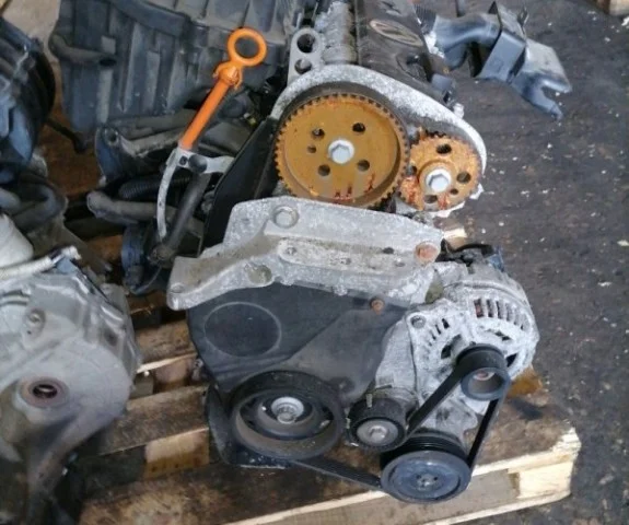 Двигатель без навесного для Volkswagen Polo IV Седан (9N2) 2003-2005 на фотографиях