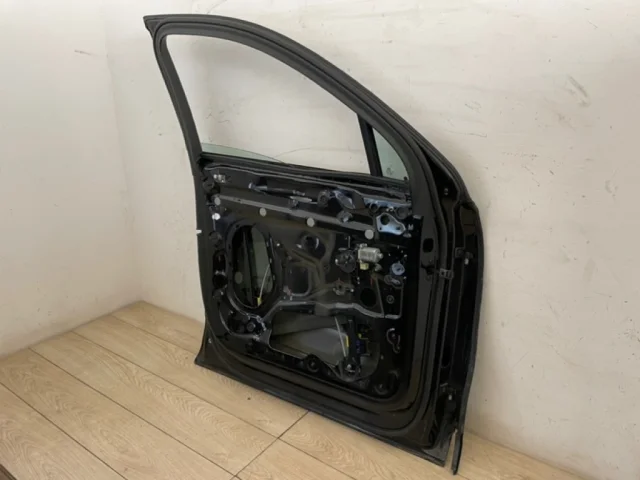 Накладка на дверь передняя левая для Audi Q7 4M 2015+ на фотографиях